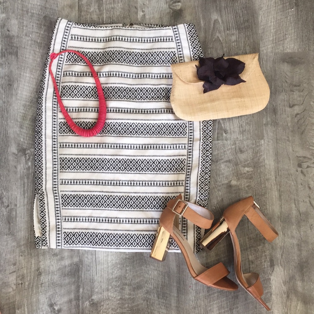 Ann Taylor LOFT embroidered Pencil Skirt 00 BOGO